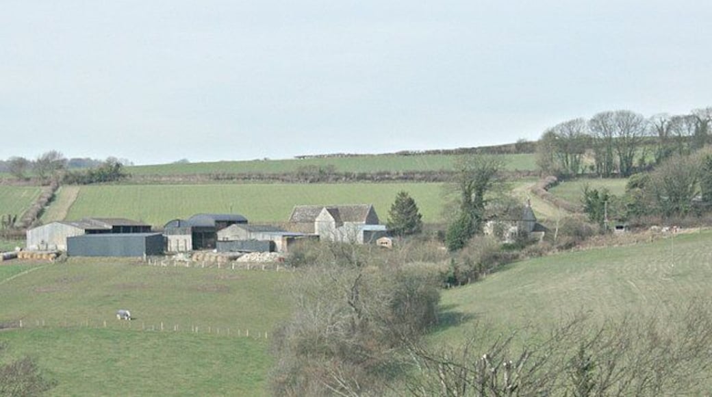 Ingalls Cottages This group of buildings is named as Ingalls Cottages on OS Explorer 156 though it looks more like a farm.
