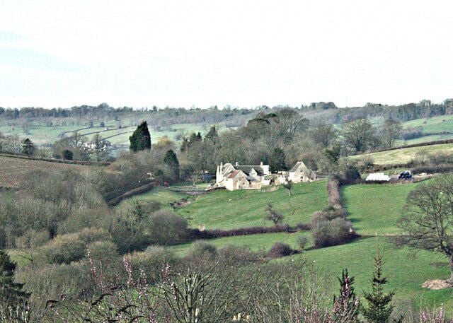 Slade's Farm On the A4 out of Box we get this view of Slade's Farm. Ingalls Cottages are a little way to the right on the same level. Just visible in the left background is Alcombe Manor with Banner Down behind.