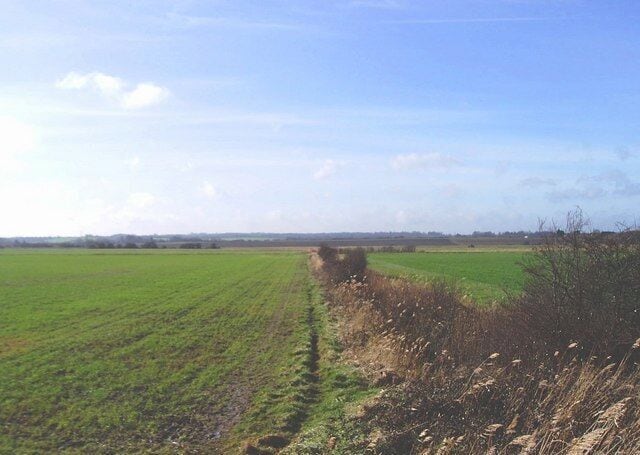 Lydden Valley, south-west of Sandwich The vegetation beside the footpath marks the course of Minnis Sewer. Most of the gridsquare looks like this.