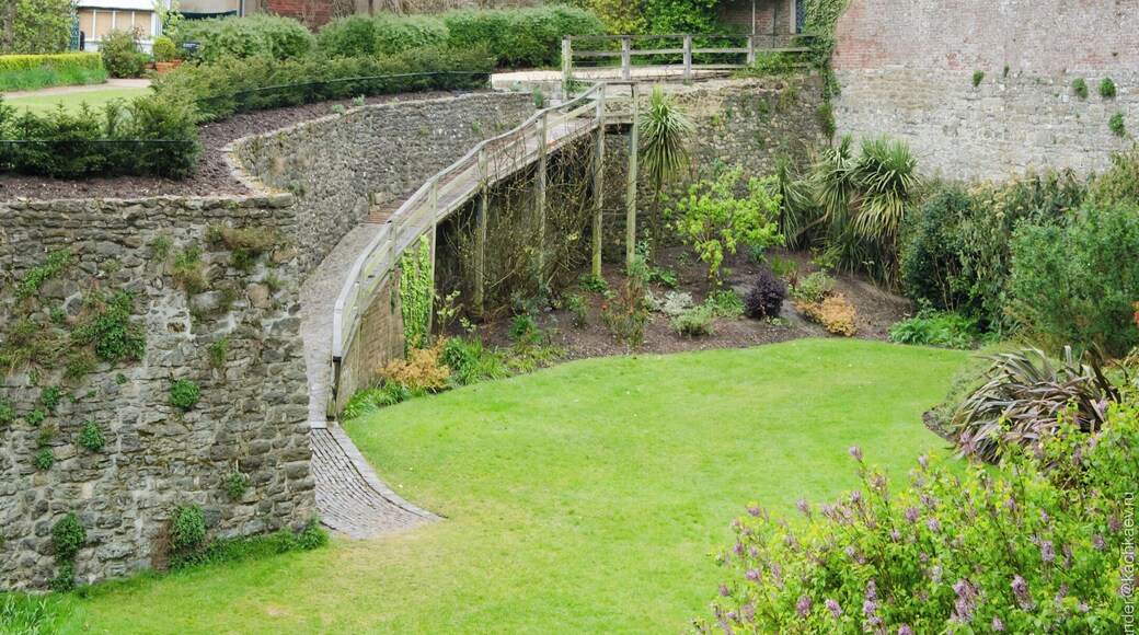 Pedestrian ramp at Walmer castle (2012