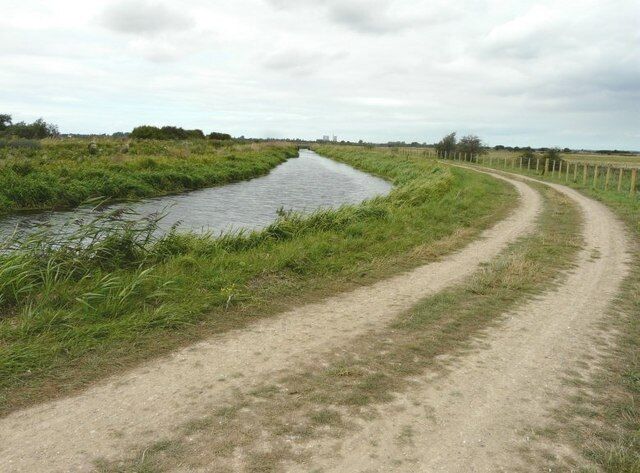Roaring Gutter Dike Roaring Gutter Dike can be found in the Lydden Valley near Worth. On the horizon the chimneys of Richborough Power Station are visible. The bridleway as seen in this picture is depicted as being on the opposite side of the dike on Ordnance Survey maps.