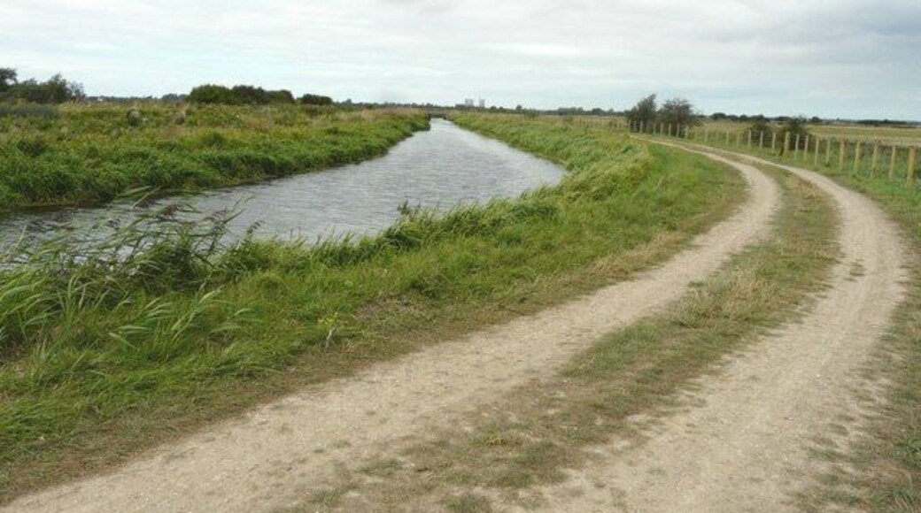 Roaring Gutter Dike Roaring Gutter Dike can be found in the Lydden Valley near Worth. On the horizon the chimneys of Richborough Power Station are visible. The bridleway as seen in this picture is depicted as being on the opposite side of the dike on Ordnance Survey maps.