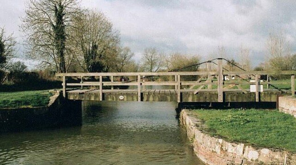 Bishops Cannings Swing Bridge - No.133 - K&A Canal The bridge here is seen from the east.