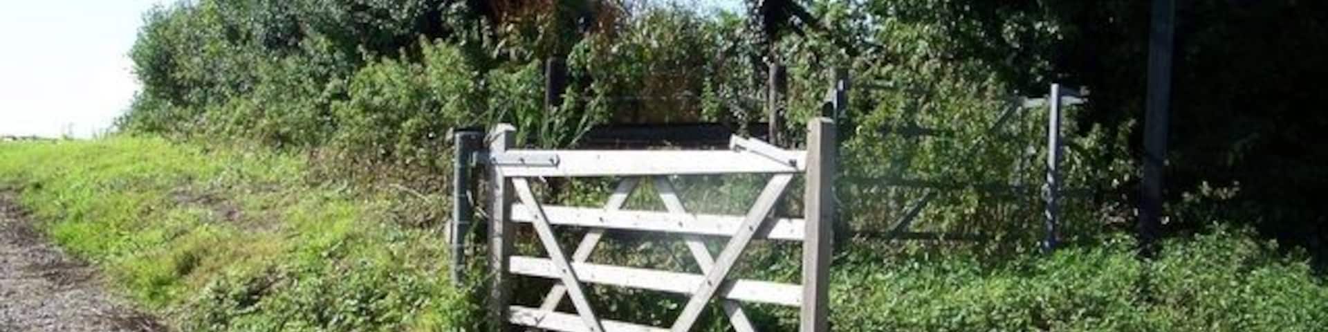 Gate and footpath, Cuckhold's Green The footpath takes walkers from the minor road at Cuckhold's Green into the village of Worton.