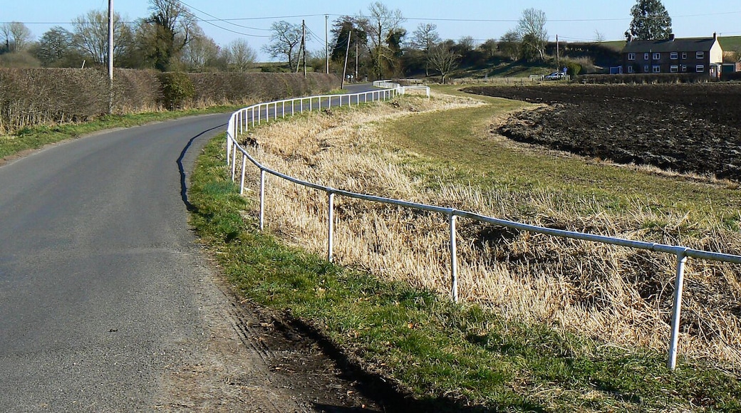 The road to Chirton from Patney The properties in the background are probably in Chirton as the parish boundary between Patney and Chirton lies between them and the viewpoint.