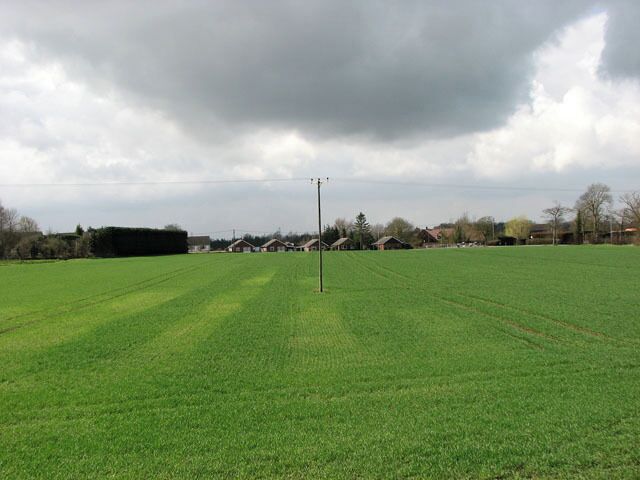 Cultivated fields north of the village of Dickleburgh The houses seen in the background (in adjacent grid square) are situated along Norwich Road.