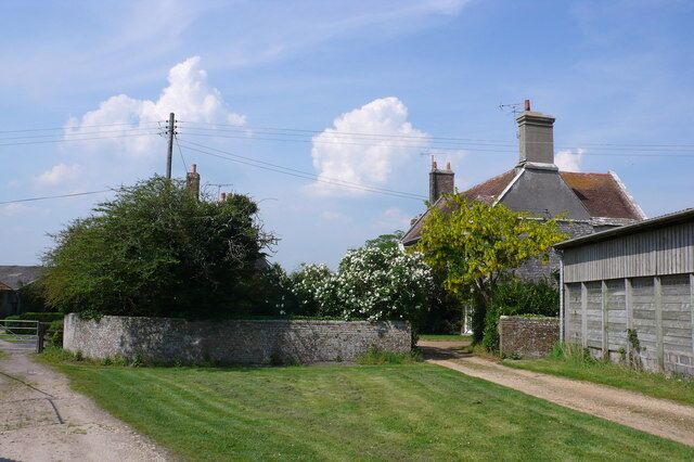 Lower Lewell Farmhouse This is the farmhouse which in Tess of the D'Urbervilles, Hardy called Talbothays Dairy where Tess met her future husband Angel Clare