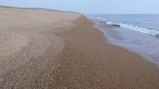 Chesil Beach at Cogden beach View south east along Chesil from just inside the grid square.