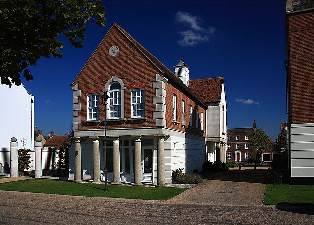 Alan Wing House - Poundbury A mixture of retail on the ground floor, and flats above in Chaseborough Square.