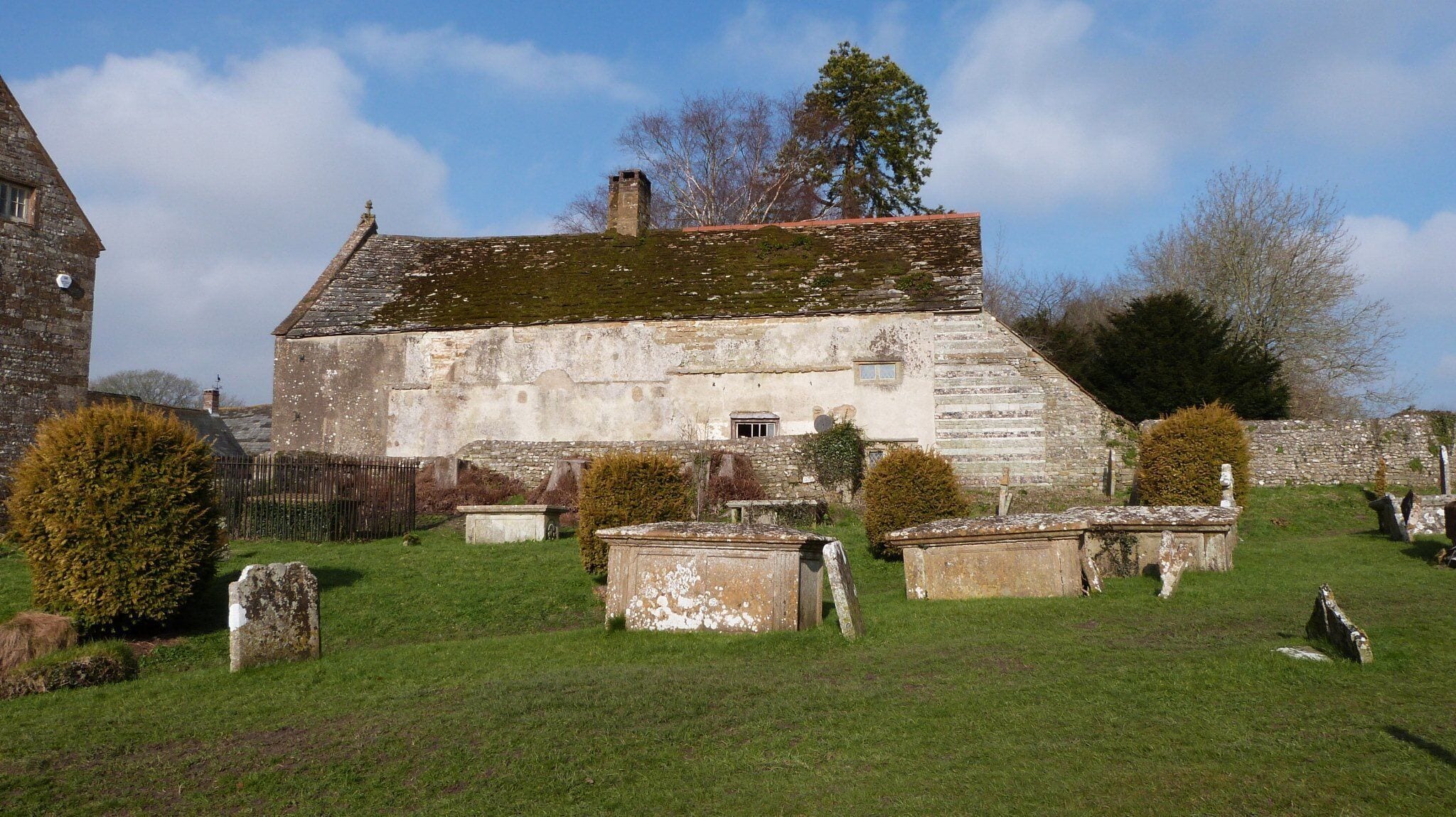 Later 15th century probably by abbot John Vanne (1458-70). History says that this is where Queen Margaret stayed on her return from France to try to get the throne back for her husband Henry VI. She failed and spent the four years in prison before being ransomed by France where she died in 1482.
