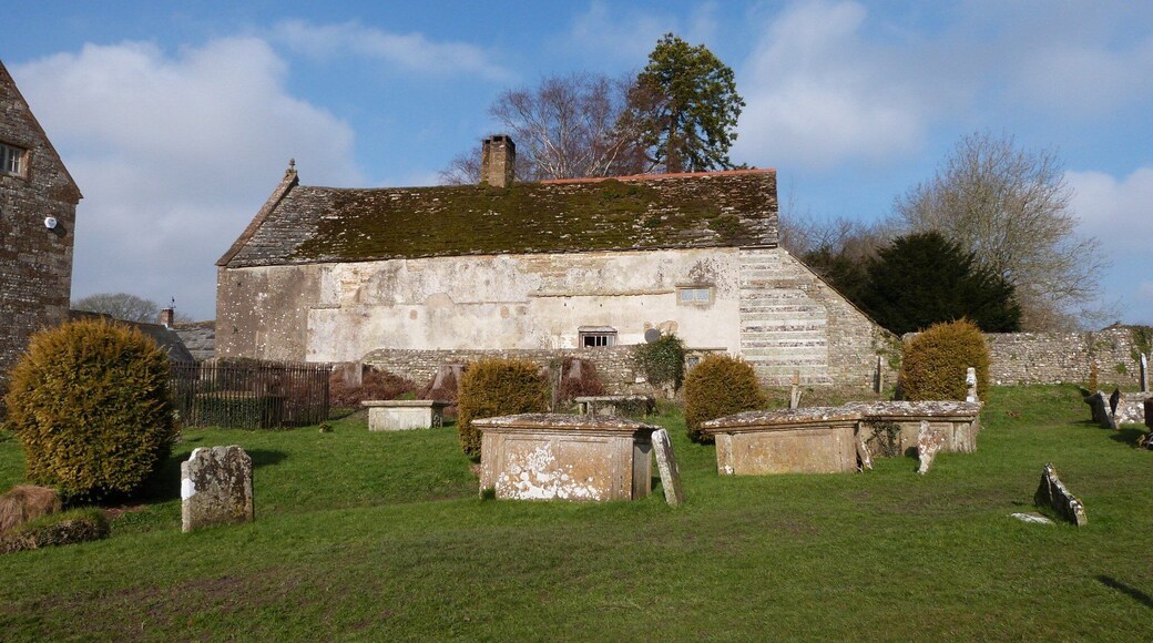 Later 15th century probably by abbot John Vanne (1458-70). History says that this is where Queen Margaret stayed on her return from France to try to get the throne back for her husband Henry VI. She failed and spent the four years in prison before being ransomed by France where she died in 1482.