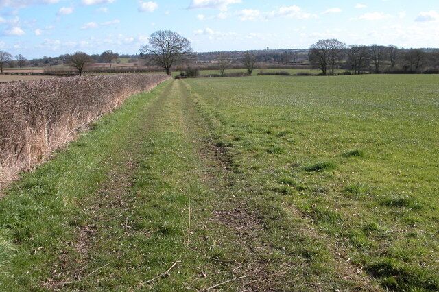 Farmland near Ferndene, Hadley. View looking east. The tower on the horizon is in Droitwich.