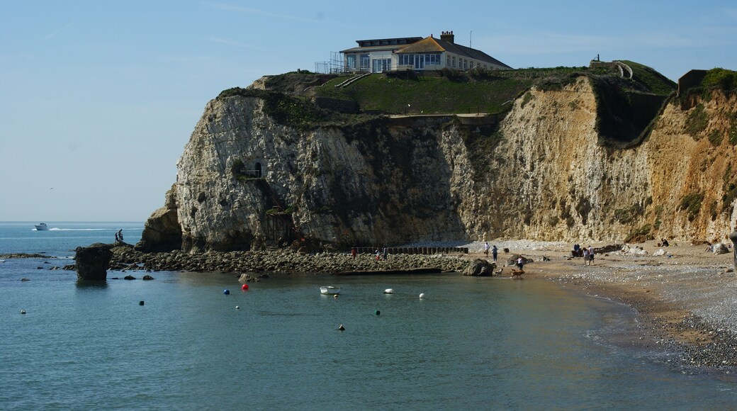 Fort Redoubt, Isle of Wight This converted fort, now a private residence, overlooks Freshwater Bay. http://en.wikipedia.org/wiki/Freshwater_Redoubt
