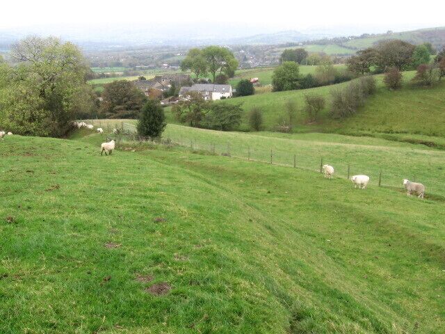 Footpath towards Higher Chisworth