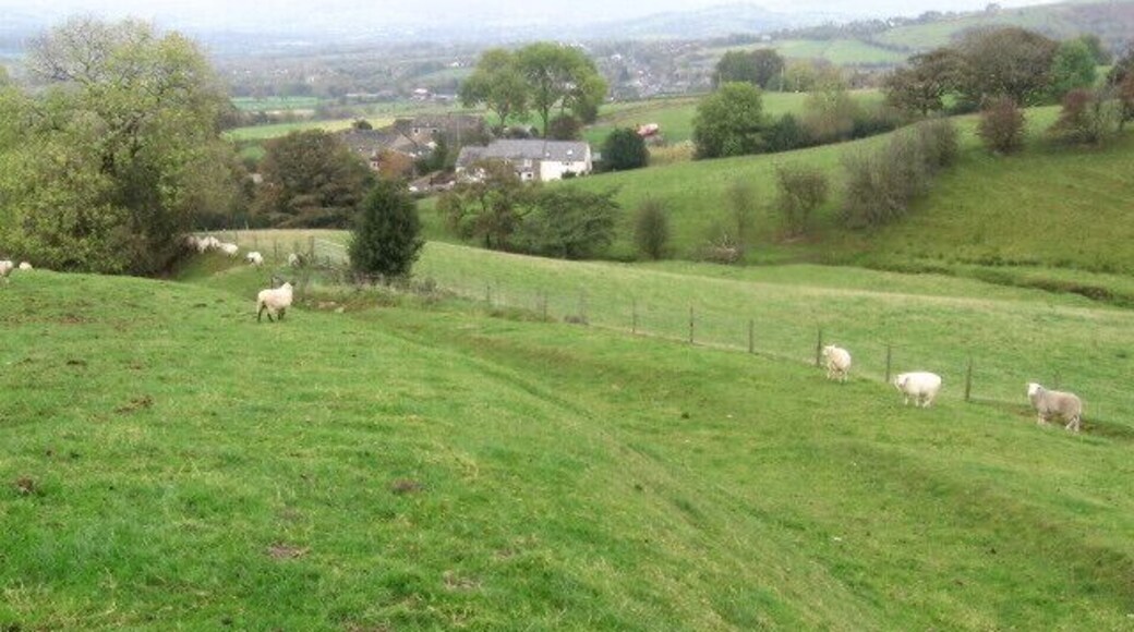 Footpath towards Higher Chisworth