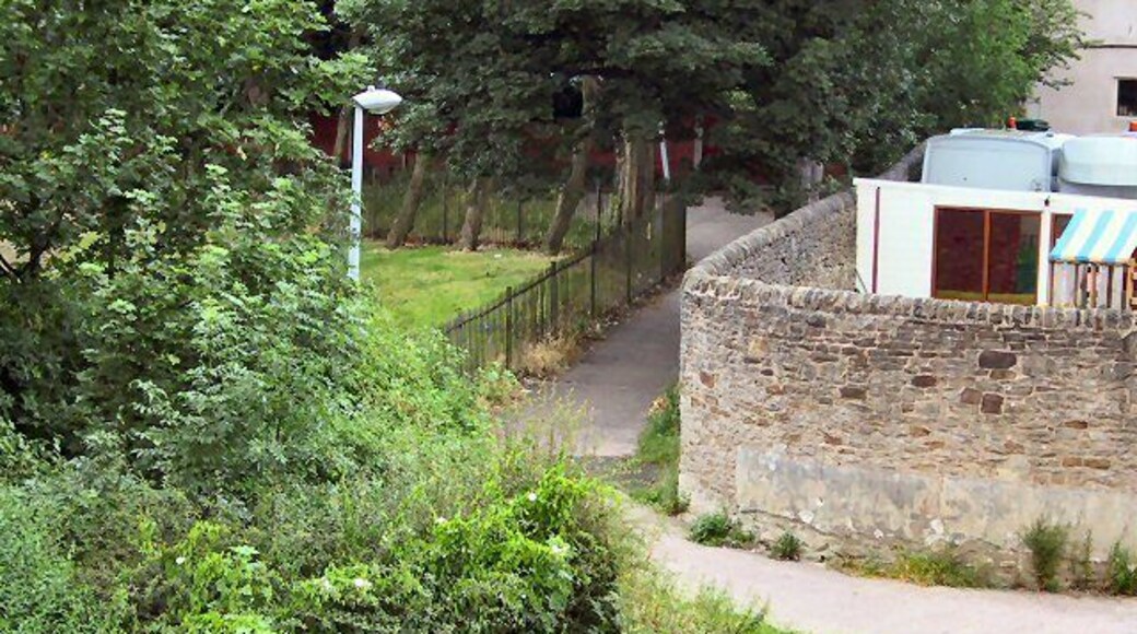 Short Cut. The pathway linking Mersey Bank Estate to Hadfield Road