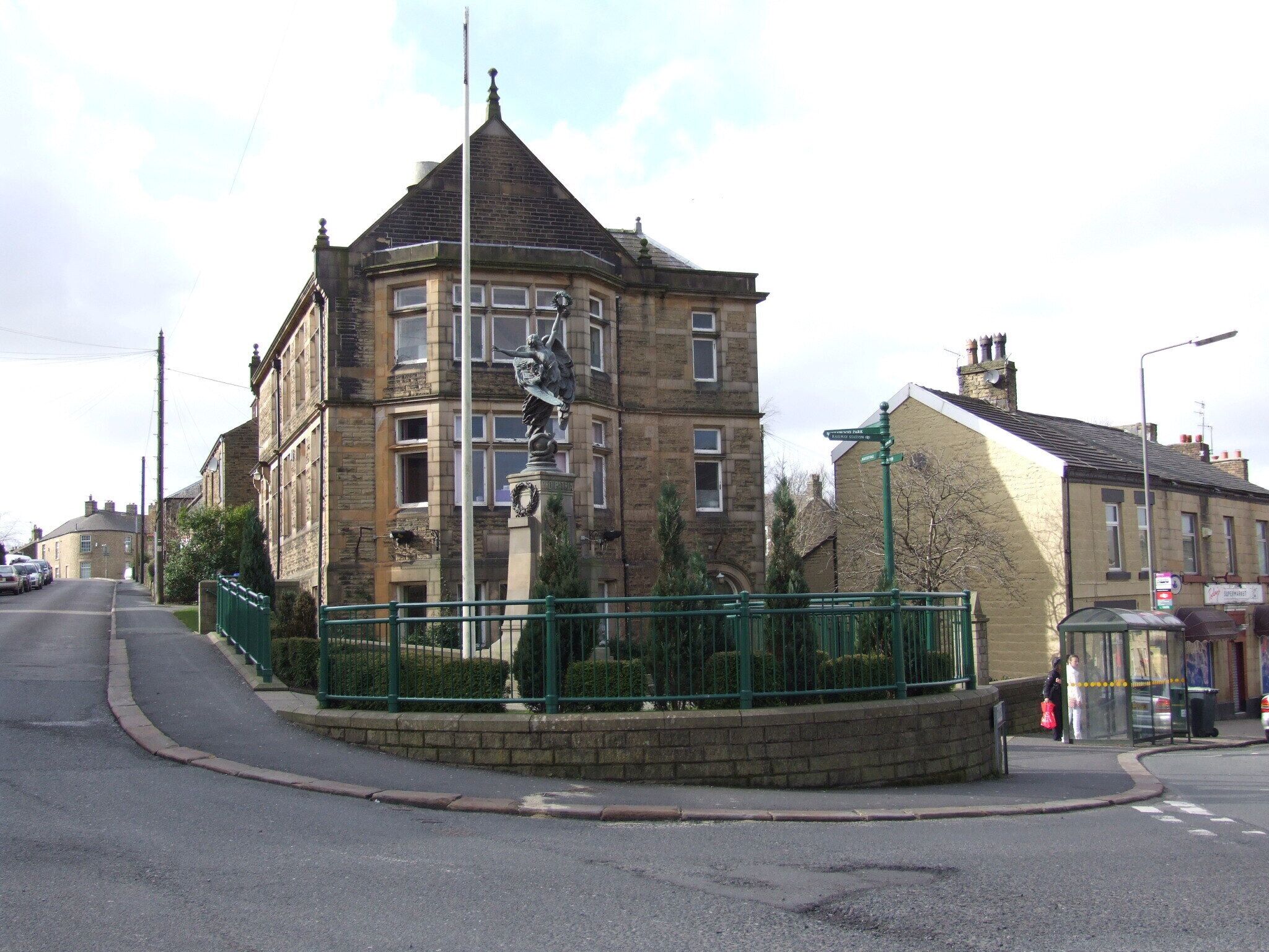Hadfield is a village in Longdendale Derbyshire on the edge of Greater Manchester. The war memorial is similar to that in Glossop Camera location 53° 27′ 41.4″ N, 1° 57′ 57.24″ W View this and other nearby images on: OpenStreetMap - Google Earth 53.461500; -1.965900