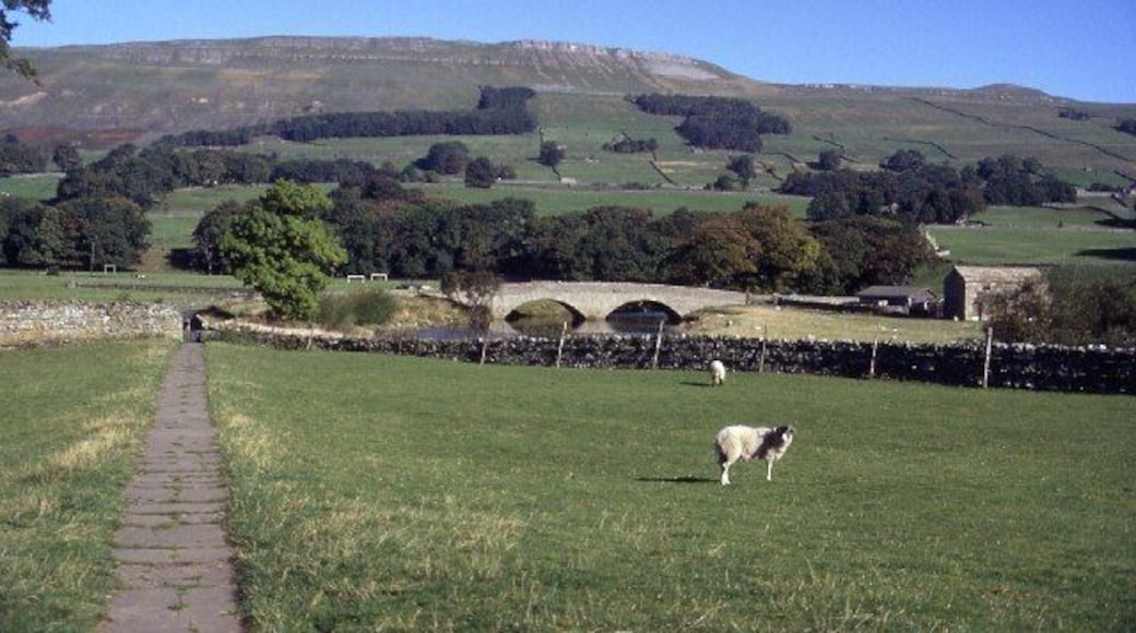 Flagged Path approaching River Ure. This path strikes north from Hawes carrying the Pennine Way towards the bridge spanning the Ure.