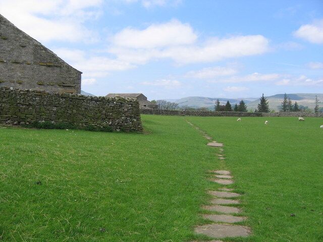 Paved Footpath between Hawes and Burtersett