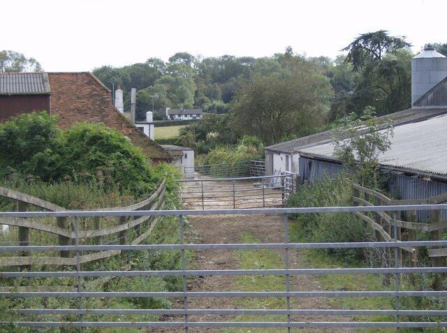 Footpath through Stokerow Farm The footpath route is not very clear, but it runs through the three gates, straight on past the farmhouse, then turns right to reach Cox's Lane. Coming from Cox's Lane, go as far as you can into the farmyard before turning left past the farmhouse.