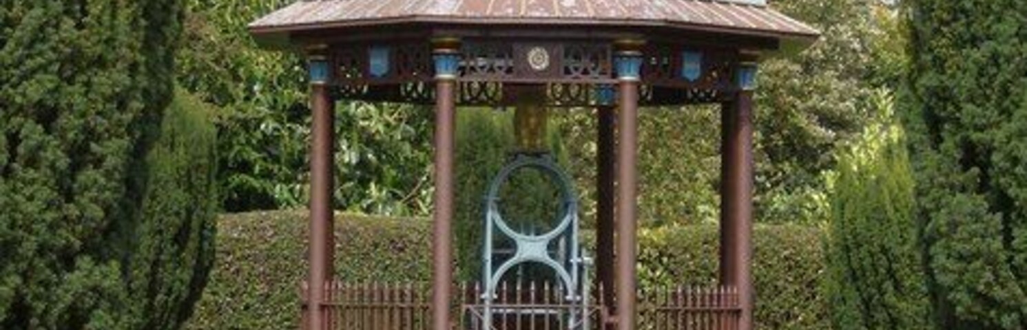 Maharajah's Well A closer picture of the well, showing the blue well mechanism, topped by a gold elephant and a copper top to the domed roof.