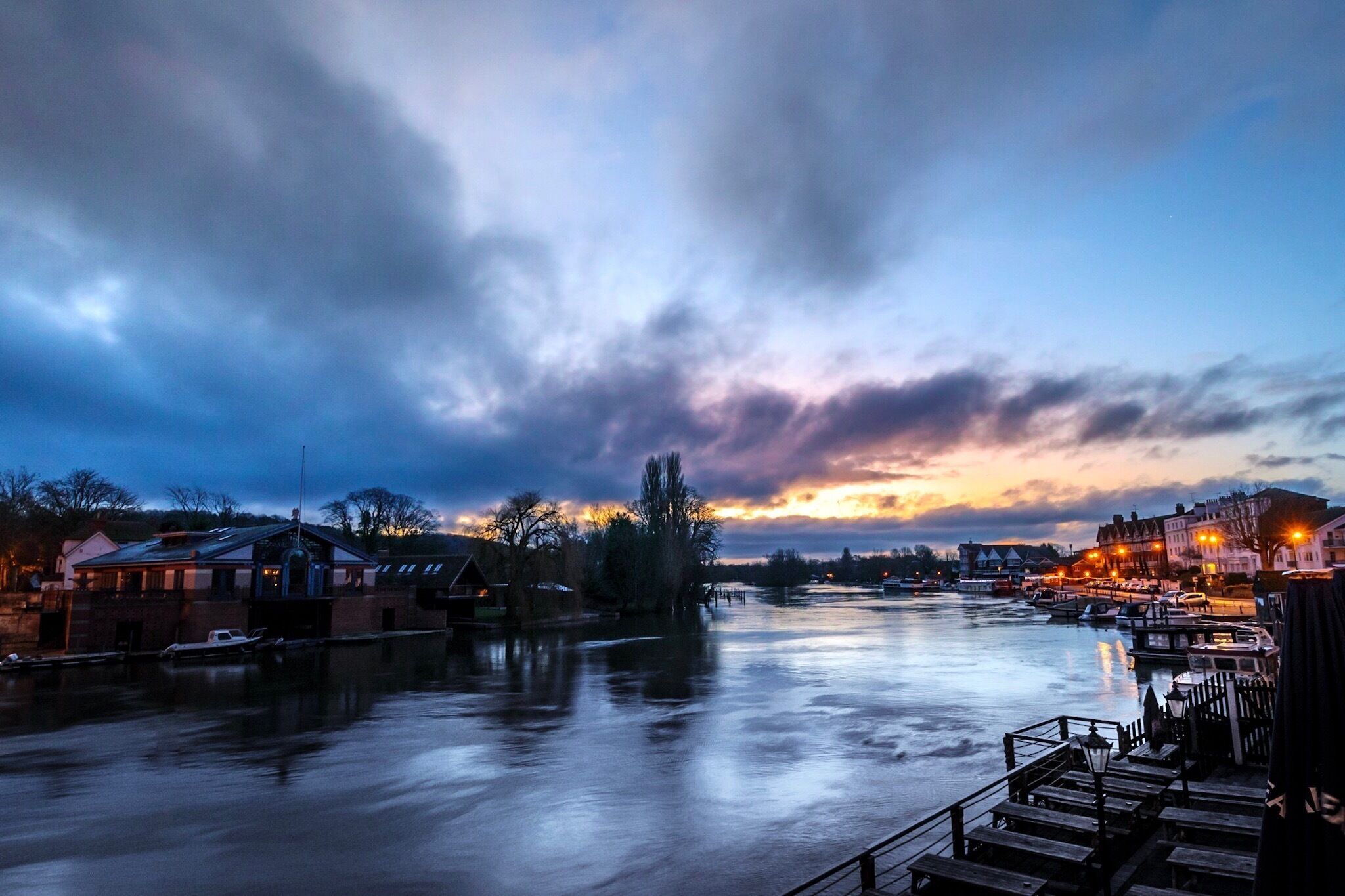 Beautiful sunrise on the Thames.
Fantastic walks along the river.