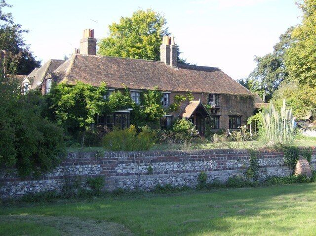 "Howards End" Peppard Cottage, overlooking Peppard Common, is the house used in the film version of E.M.Forster's book "Howards End".