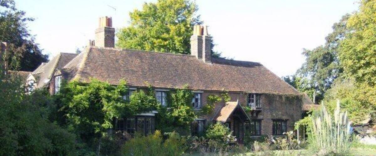 "Howards End" Peppard Cottage, overlooking Peppard Common, is the house used in the film version of E.M.Forster's book "Howards End".