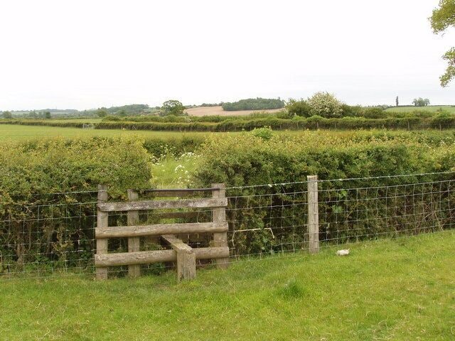 Stile in electric fence, Horton-cum-Studley. The top of the stile is an insulating tube around the wire of an electric fence. The stile is on the footpath from West Hill Farm onto Ragnall's Lane