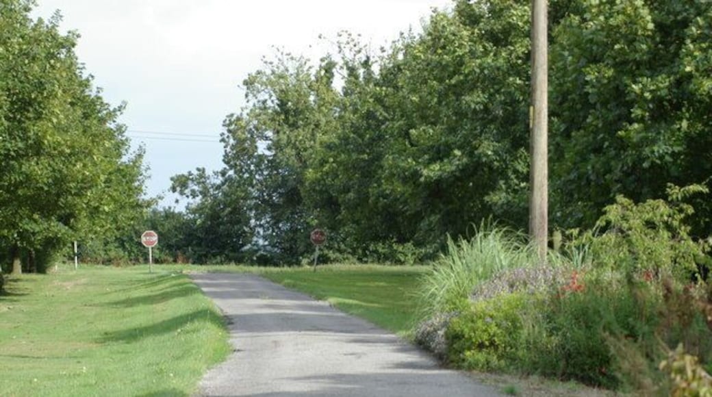 Warren Farm, Horton-cum-Studley. View from inside the entrance to teaching farm looking towards road.