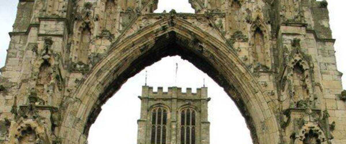 East end, Howden Minster, Howden, East Riding of Yorkshire, England The ruined east end of St Peter's church, looking through the great east window towards the central tower. The roof and upper walls of the choir collapsed in 1696 and were never rebuilt.