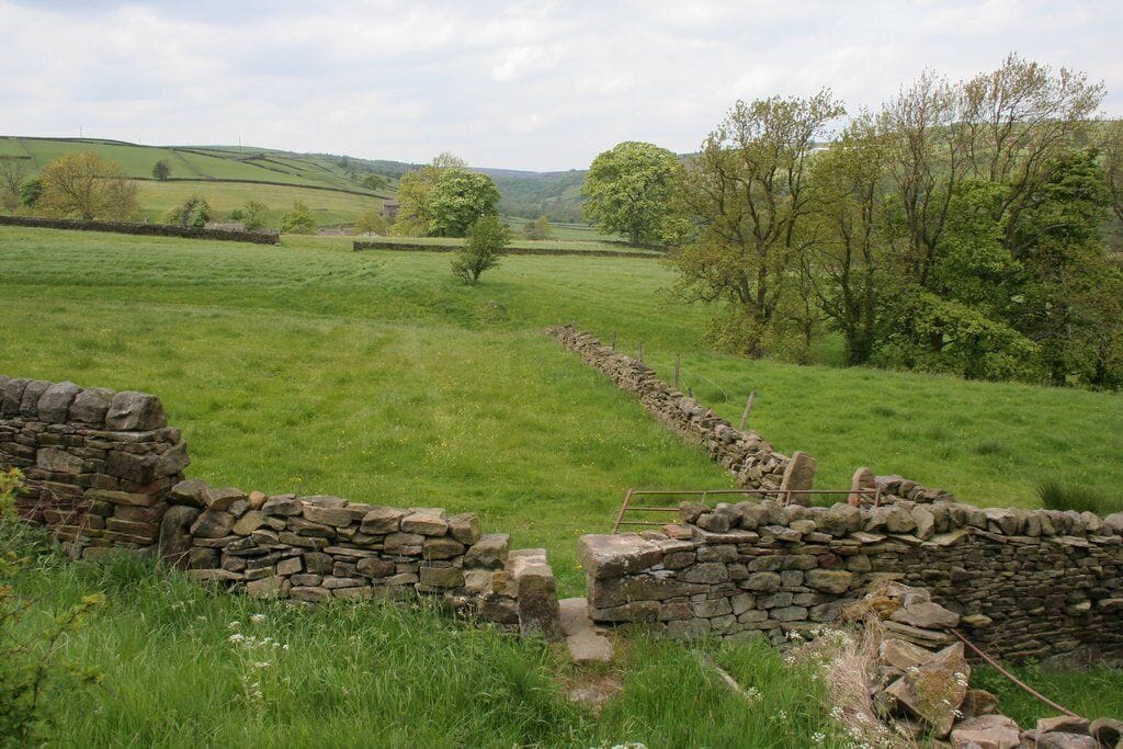 Footpath to Holme House This short footpath links two sections of Holme House Lane.