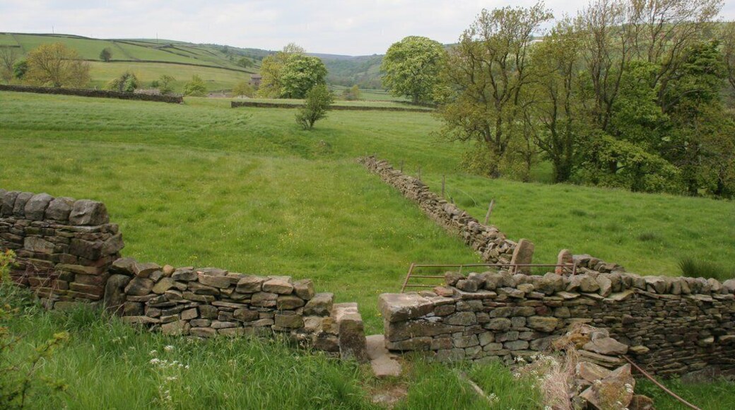 Footpath to Holme House This short footpath links two sections of Holme House Lane.