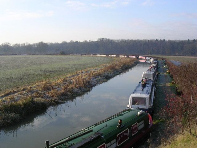 Narrowboats moored on the Oxford Canal at Enslow, Oxfordshire