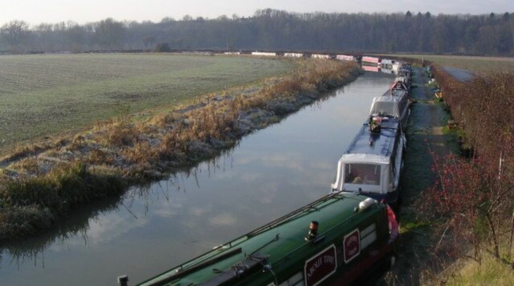 Narrowboats moored on the Oxford Canal at Enslow, Oxfordshire