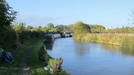 Oxford Canal looking towards Enslow, Oxfordshire, with Whitehill satellite earth station on the right.