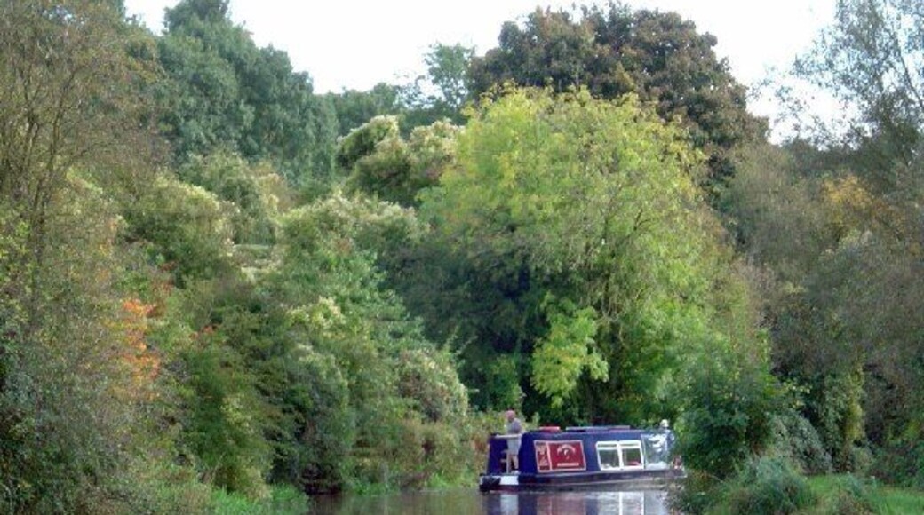 Oxford Canal. Looking to the South, the Oxford Canal to the North of Pigeons Lock.