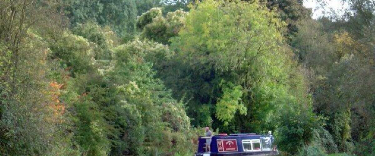 Oxford Canal. Looking to the South, the Oxford Canal to the North of Pigeons Lock.