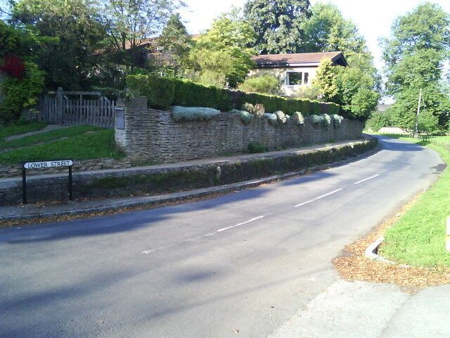 Lower Street, Islip A view facing NE up Lower Street, in Islip. Just to the left and out of frame, is The Swan pub, and to the right just out of frame, is the bank of the River Ray which flows through Islip.