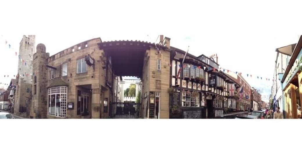Belle Époque Brasserie and Rose & Crown Hotel panorama, Kings Street