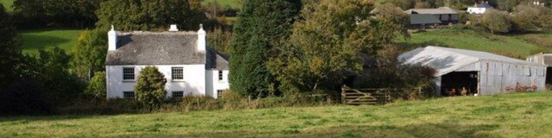 Warren's Park The attractive white farmhouse is set near the head of a short steep side-valley of the Inny. The farm on the right, Lanoy, is in SX2977. Seen from the lane from Trefrize to Coad's Green.