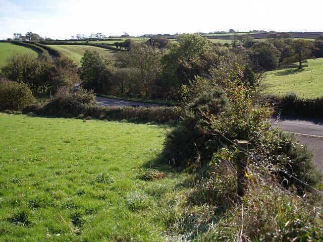 Valley near Higher Trevell The valley drains to the north (left) into Penpont Water. The view is from a field crossed by footpath 523/12/4. The lane crossing the valley is heading for Lewannick.