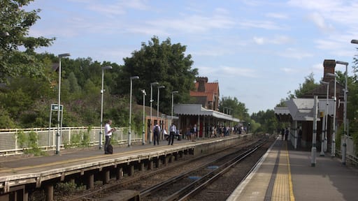 Leatherhead station looking north
