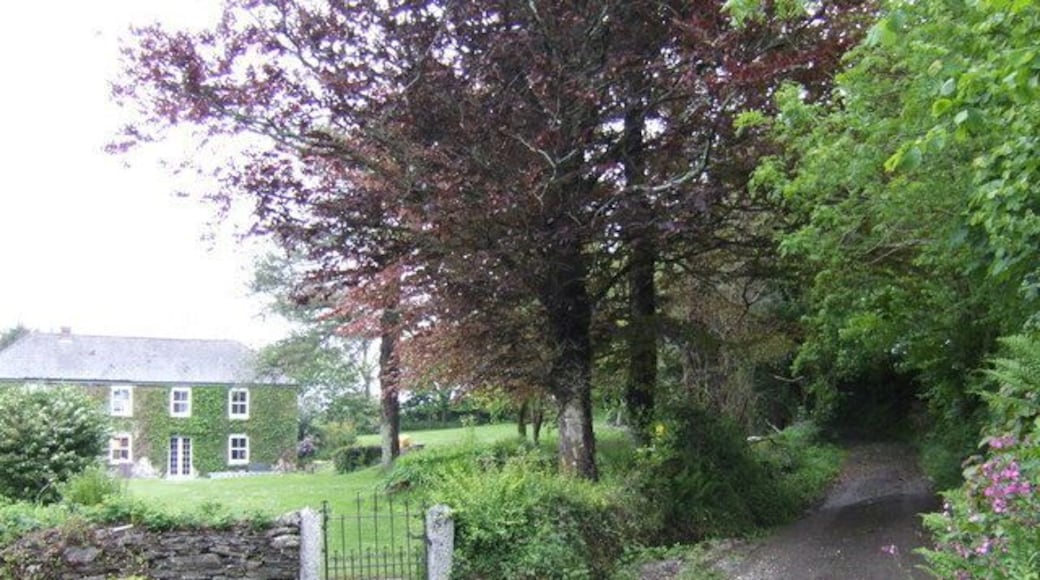 House and byway At West Trevillies