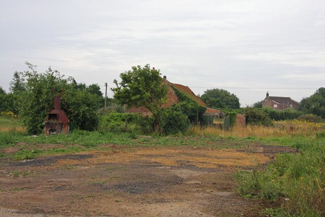 Old Farm Building Seen from Vicarage Road. There appears to be a planning application for the barn to be demolished and housing built.
