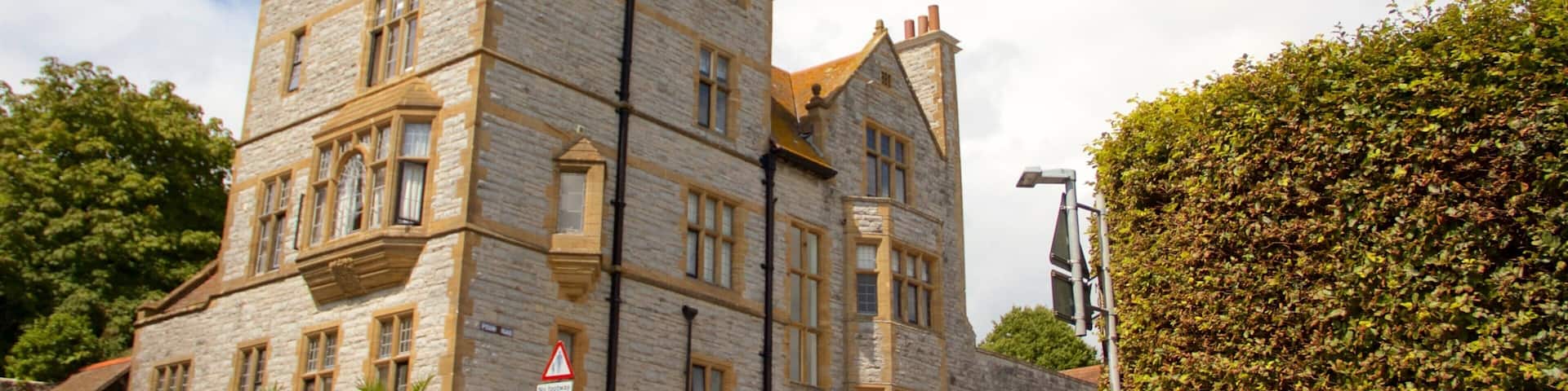 Lyme Regis showing heritage architecture