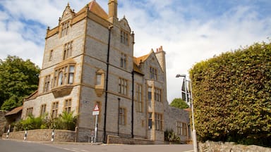 Lyme Regis which includes heritage architecture