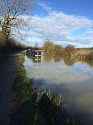 A narrow boat on the Avon canal