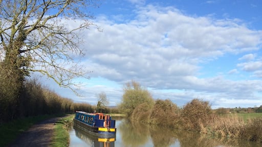 A narrow boat on the Avon canal