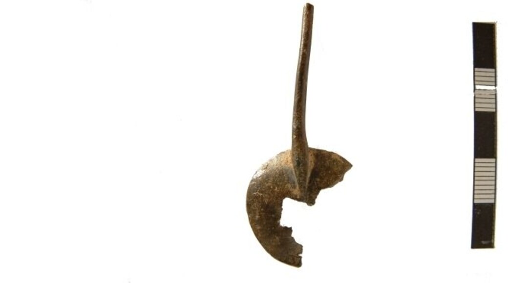 Incomplete Roman copper alloy spoon, missing part of its handle and bowl. It is 56mm in length and the bowl 26mm in diameter (though due to damage only 24mm in max width). The damage on the bowl is quite jagged and sharp unlike the break on the handle, which is probably more ancient. The bowl has a rib running parallel to the outside edge c.3mm from it. On the reverse the handle tapers to a point on the bowl. The reverse has a small area of tinning beside the handle. Weighs 4.12g. Cf a very similar example from South Shields Roman Fort, in Allason-Jones and Miket, 1984, no.3.321.